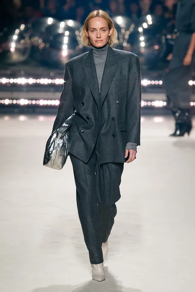 Look 30